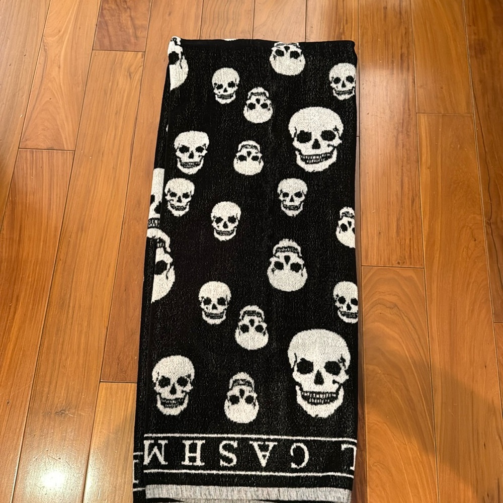 Skull cashmere reversible towel
